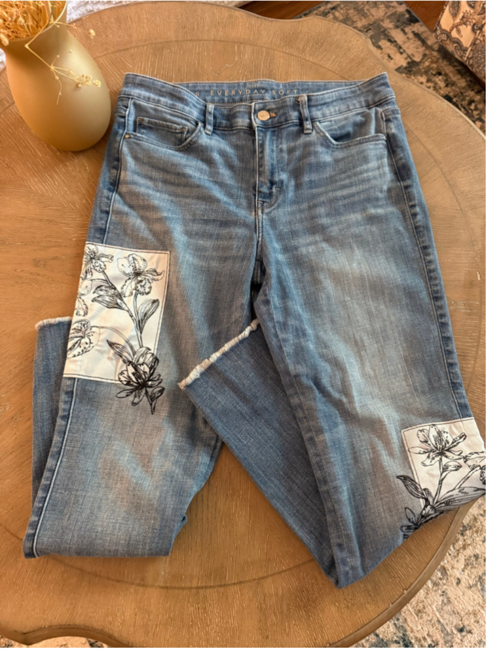 White House Black Market Blue Floral Ankle Jeans Size 6